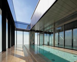 Bazén v ubytování Candeo Hotels Omiya nebo v jeho okolí