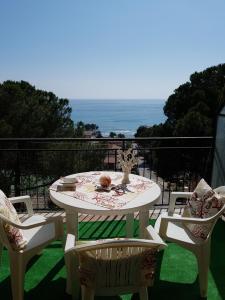 a white table and chairs on a balcony with the ocean at Casa Laura in Acciaroli