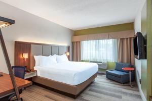 Postel nebo postele na pokoji v ubytování Holiday Inn Express Hauppauge-Long Island by IHG