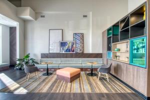 Χώρος καθιστικού στο Holiday Inn - Appleton by IHG