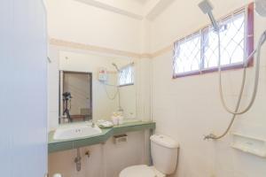 
A bathroom at Rendezvous Guesthouse

