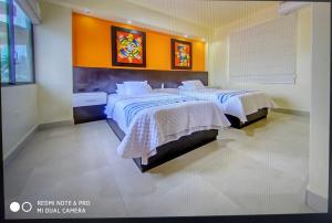 Cama ou camas em um quarto em Hostal Villamil