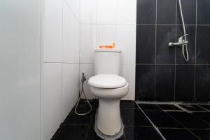 Phòng tắm tại KoolKost @ Harapan Indah