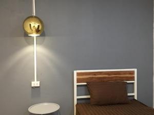 Postel nebo postele na pokoji v ubytování You Empire Hostel & Bar