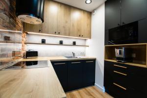 Kuchyňa alebo kuchynka v ubytovaní Apartament Małopanewska Wrocław Centrum