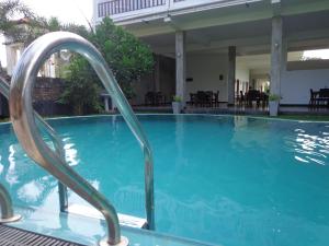Bazén v ubytování Hotel Star White - Negombo nebo v jeho okolí