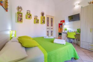 Galeriebild der Unterkunft THE PALACE B&B and Apartments in Santo Stefano di Camastra