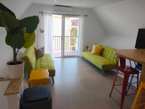 Posezení v ubytování HEXAGON Apartment BY NAMASTE ELITE