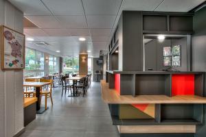 Restoran atau tempat lain untuk makan di B&B HOTEL Antibes Sophia Antipolis +39 gambar
