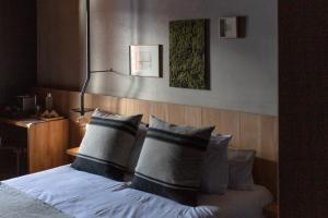 Letto o letti in una camera di Hôtel Restaurant Le Monêtier