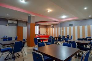 Gallery image of RedDoorz near Citraland Waterpark Kendari in Lepoleop