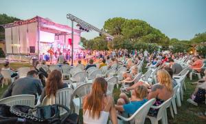 Hosté ubytování Estivo Premium Deluxe mobile homes on Camping Ca Savio + 76 fotografií