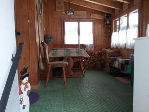 a dining room with a table in a cabin at Walser Chalet Casa Paterna in Disentis