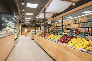 Supermarket nebo jiné obchody v  kempu nebo okolí