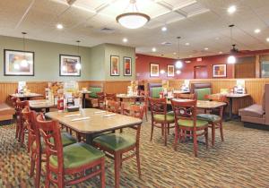 Restaurant o un lloc per menjar a Holiday Inn Blytheville, an IHG Hotel