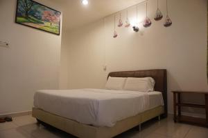 เตียงในห้องที่ S & S Guest House Kuantan