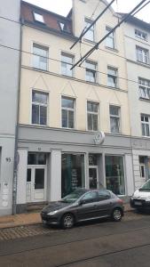 a gray car parked in front of a building at Goethe 3 - Mitten im Zentrum von Schwerin in Schwerin
