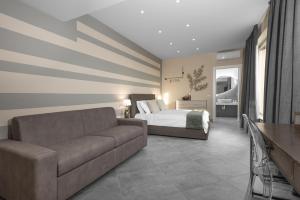 a living room with a couch and a bed at VIVERONE LAKE ROOMS in Viverone