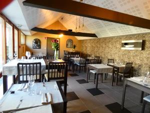 Restaurace v ubytování Hôtel Restaurant le clos de l 'Ancien Pressoir