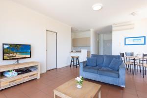 TV a/nebo společenská místnost v ubytování OCEAN VIEWS 10