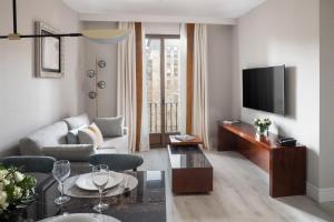 TV a/nebo společenská místnost v ubytování Suites Center Barcelona