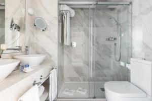 Koupelna v ubytování Suites Center Barcelona + 25 fotografií