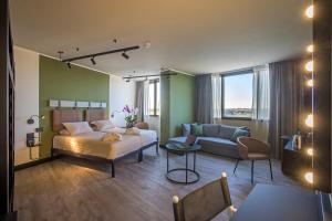 MOVIE MOVIE HOTEL