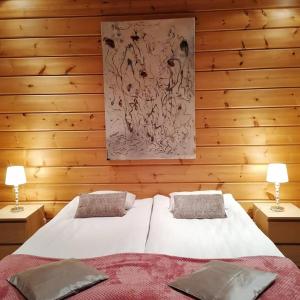 Un pat sau paturi într-o cameră la Hotel Uitonniemi