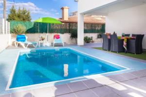 The swimming pool at or close to Casa LEVANTE Can Picafort