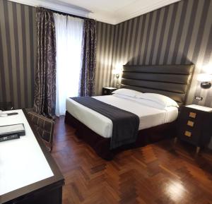 Säng eller sängar i ett rum på Hotel Royal Court
