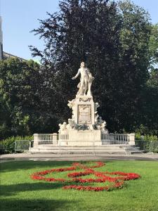Vonkajšia záhrada v ubytovaní Apartment Villa Penzing
