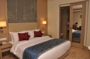 Postel nebo postele na pokoji v ubytování Days Hotel Jaipur Tonk Road By Wyndham