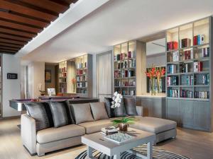 Zona d'estar a Pullman Phuket Arcadia Naithon Beach