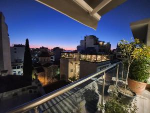 Μπαλκόνι ή βεράντα στο Super Loft With Acropolis View