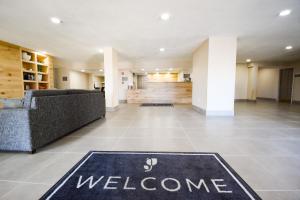 a lobby with a welcome mat on the floor at Country Inn & Suites by Radisson, North Little Rock, AR in North Little Rock +34 photos