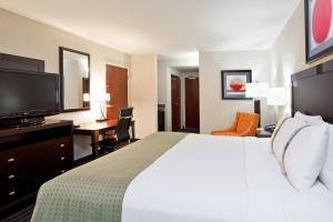 a hotel room with a large bed and a desk at Holiday Inn Columbus-Hilliard, an IHG Hotel in New Rome