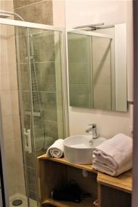 a bathroom with a sink and a glass shower at Pontivy Centre, Studio Confort in Pontivy
