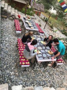 Gostje med bivanjem v nastanitvi River Edge Resort Nepal