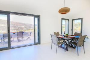 BELLET HILLS VI4193 by Riviera Holiday Homes