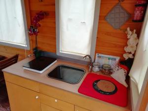 
Cucina o angolo cottura di House Boat Alghero Verde
