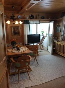 a living room with a table and a television at Fanny Appartment in Bad Gastein