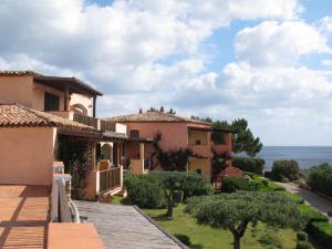 een villa met uitzicht op de oceaan bij Chrysalis Bay in Porto Cervo