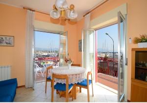 a dining room with a table and a balcony at locazione turistica serena in Riposto