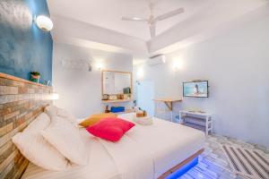 Postel nebo postele na pokoji v ubytování SeaLaVie Inn + 37 fotografií