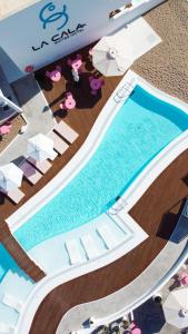 A piscina localizada em CalaLanzarote Suites Hotel - Adults Only ou nos arredores