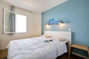 Postel nebo postele na pokoji v ubytování Résidence Pierre & Vacances Cap-Morgat + 29 fotografií
