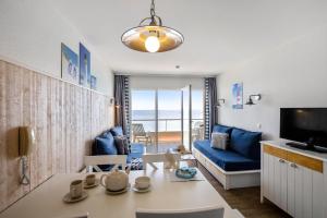 TV a/nebo společenská místnost v ubytování Résidence Pierre & Vacances Cap-Morgat