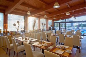 Restoran ili drugo mesto za obedovanje u objektu Holiday Inn Cagliari, an IHG Hotel