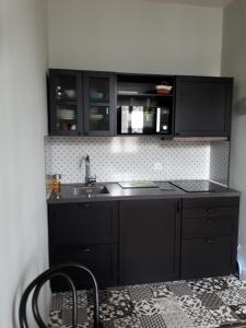 Η κουζίνα ή μικρή κουζίνα στο MAISON CLEMENCEAU +11 φωτογραφίες