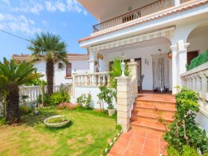 Vonkajšia záhrada v ubytovaní Holiday Home Katy by Interhome